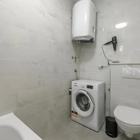 Leonardo Apartment *