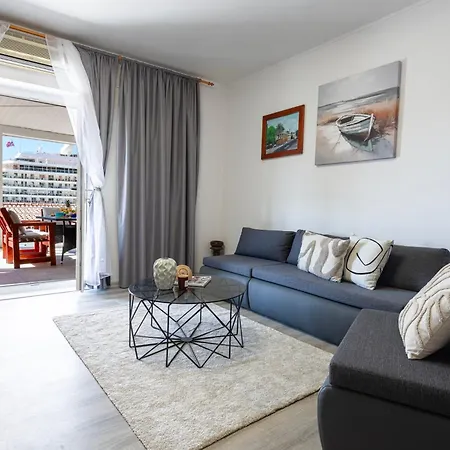Leonardo Apartment *
