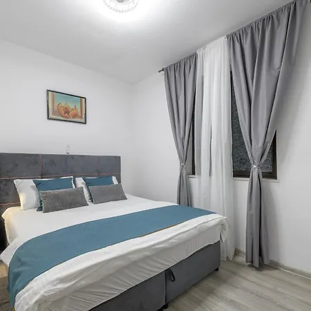 Leonardo Apartment *